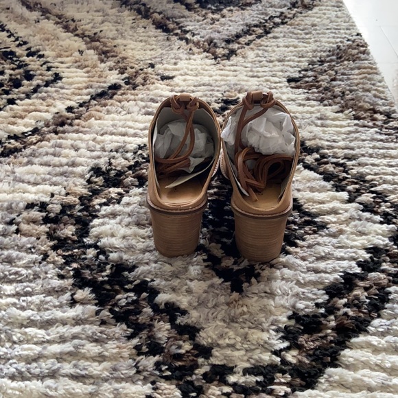 NWOT Chinese Laundry Women's Cali Leather Wedge - Picture 8 of 10